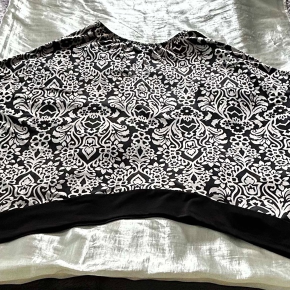 PONCHO, BLACK/TAUPE, ONE SIZE, CANADIAN MADE!, SILKY POLYESTER, ARTIZAN BY ROBIN - Picture 2 of 7